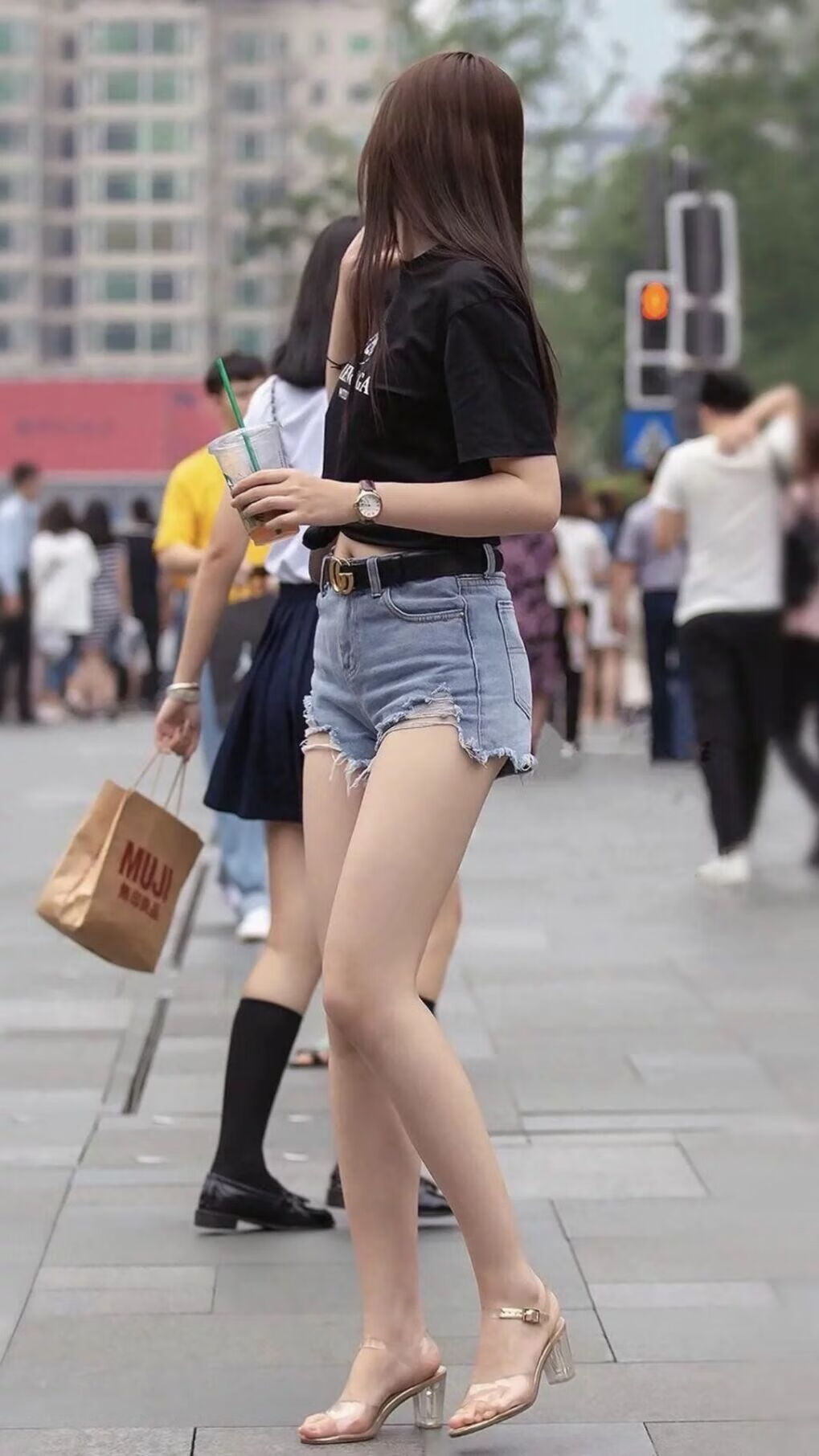 “逆转追击!比赛尾声两队拼到最后一棒,精彩纷呈”,逆转的比赛